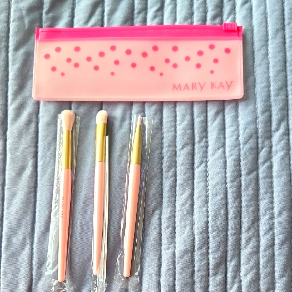 Mary Kay Pink Brush Trio with Gold Accents